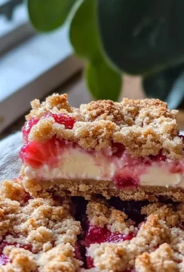 Delicious strawberry cheesecake crumb bars with a golden crust and fresh strawberries.