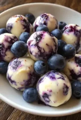 Blueberry Greek Yogurt Bites in a snack bowl