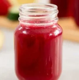 Juice shots for natural bloating relief with fresh ingredients.