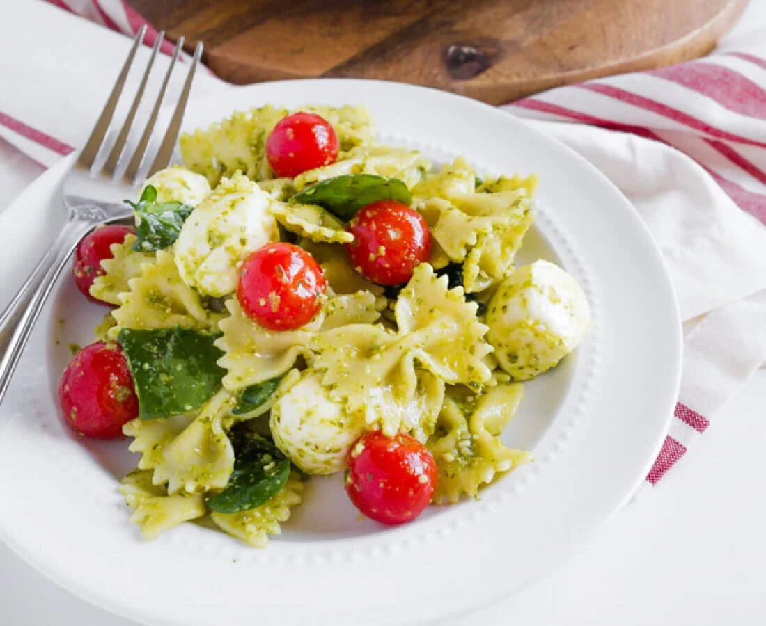 Pesto Caprese Pasta Salad