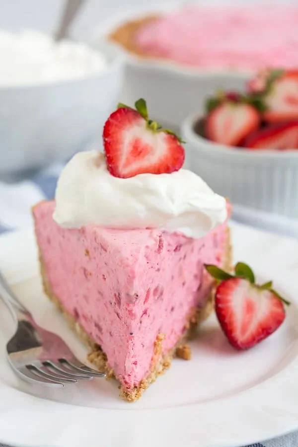 Delicious Strawberry Icebox Pie with fresh strawberries and a creamy filling