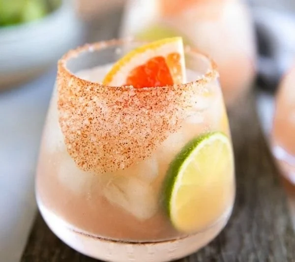 Refreshing Easy Paloma cocktail with grapefruit and tequila