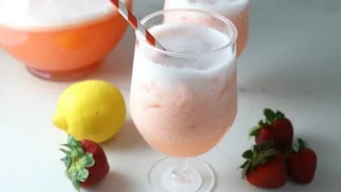 Refreshing homemade strawberry lemonade in a glass with fresh strawberries