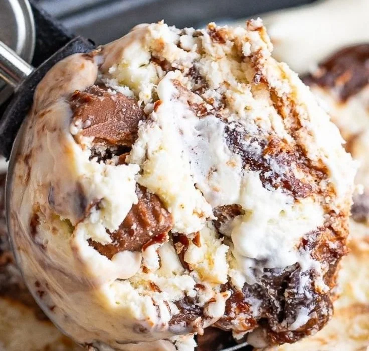 No Churn Moose Tracks Ice Cream with fudge and peanut butter cups