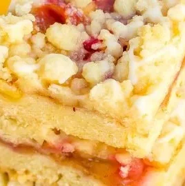 Delicious peach crumble bars topped with a crunchy oat topping