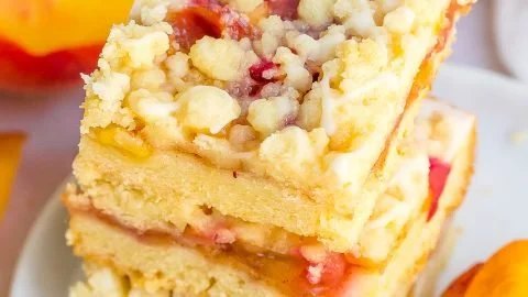 Delicious peach crumble bars topped with a crunchy oat topping