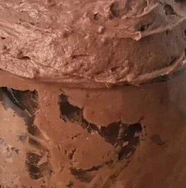 Two-ingredient mousse recipe ready to serve in a dessert bowl